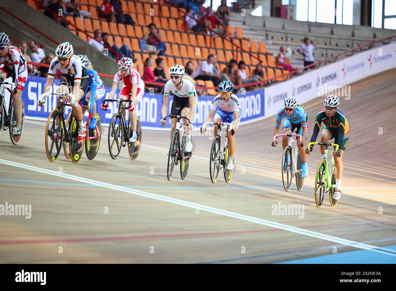 MOSCA - 19 AGOSTO: Ciclisti femminili ai campionati del mondo UCI juniores su pista il 19 agosto 2011 a Mosca, Russia. Foto Stock