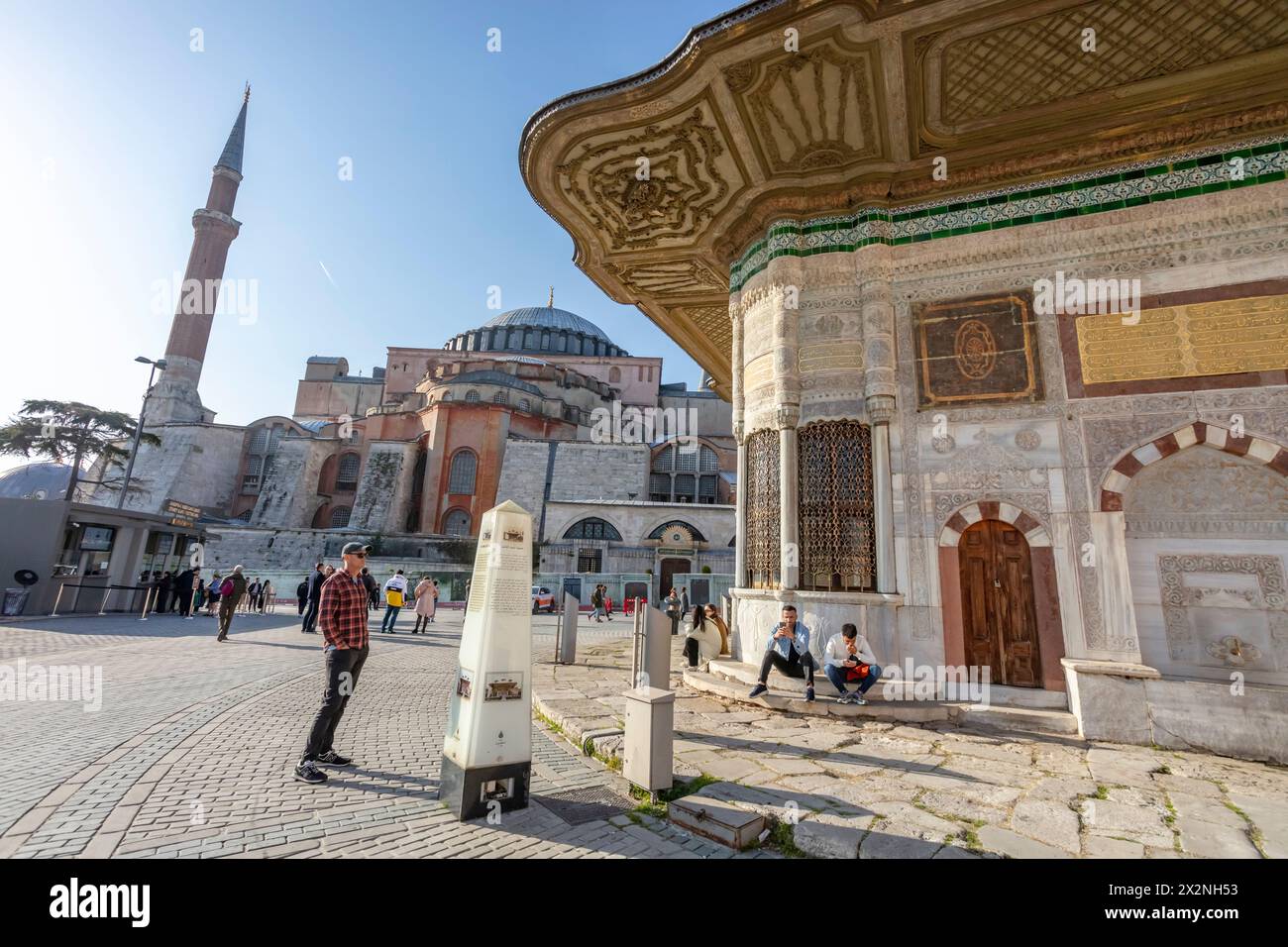 Fontana Sultan Ahmed III e Hagia Sophia, Istanbul, Turchia Foto Stock