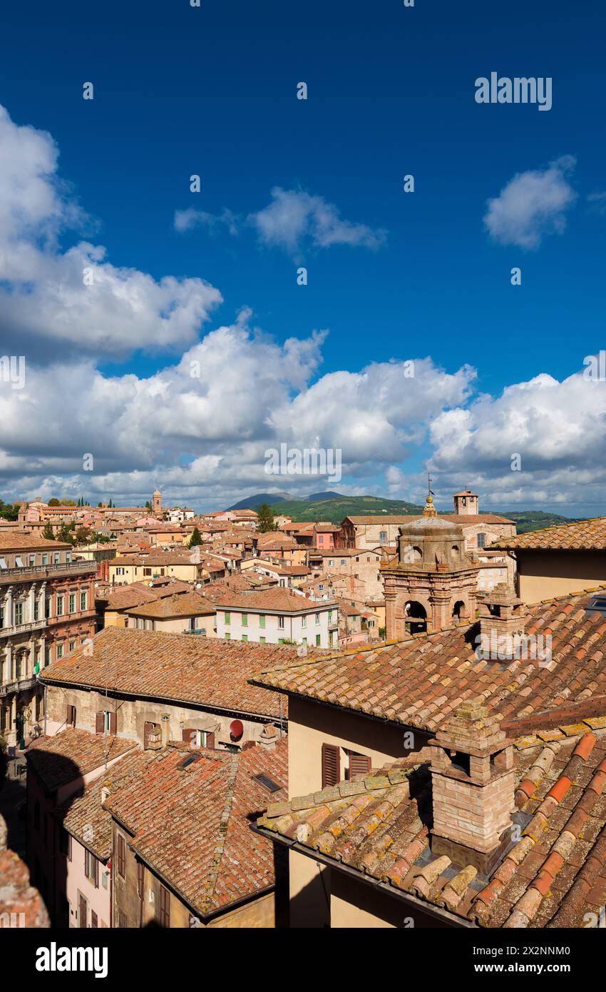 Il centro storico medievale di Perugia, il vecchio skyline Foto Stock
