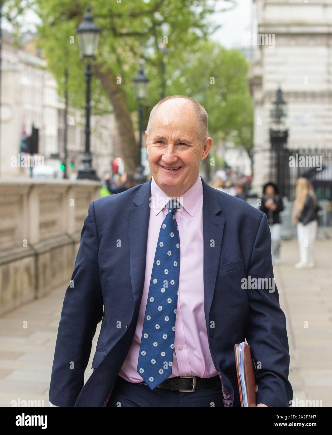 Londra, 23 aprile 2024 Kevin Hollinrake MP fuori dall'ufficio del Gabinetto visto Whitehall credito: Richard Lincoln/Alamy Live News Foto Stock