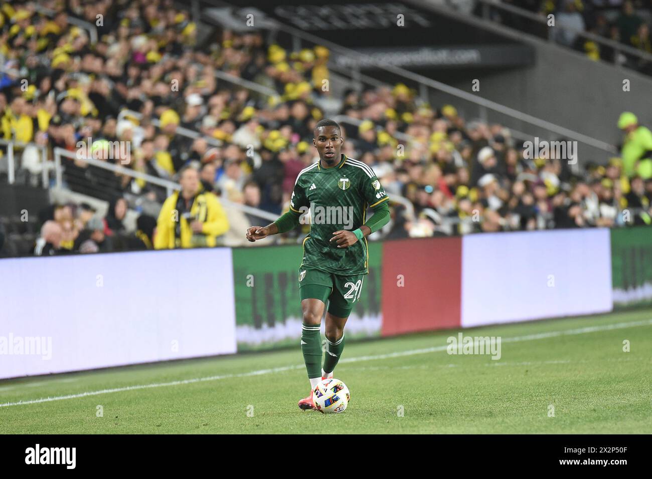 Columbus, Ohio, Stati Uniti. 20 aprile 2024. Il difensore dei Portland Timbers Juan David Mosquera (29) affronta la palla contro i Columbus Crew nel loro match a Columbus, Ohio. Brent Clark/Cal Sport Media (immagine di credito: © Brent Clark/Cal Sport Media). Crediti: csm/Alamy Live News Foto Stock