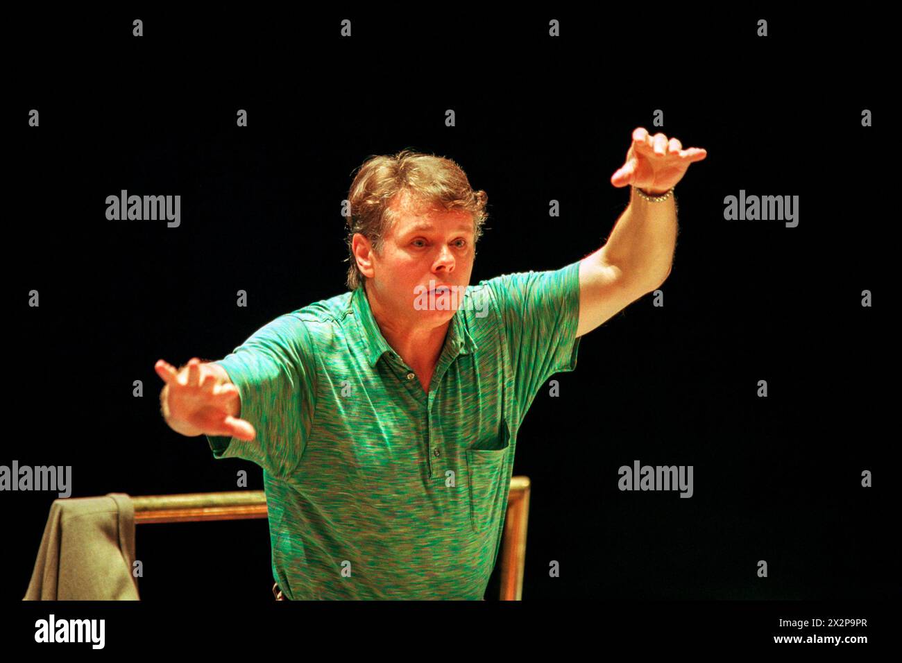 Il direttore lettone Mariss Jansons (1943-2019) prova per un concerto di musica di Strauss & Berlioz con l'Orchestra Sinfonica di Pittsburgh nella Usher Hall come parte del Festival Internazionale di Edimburgo il 18/08/1999 Foto Stock