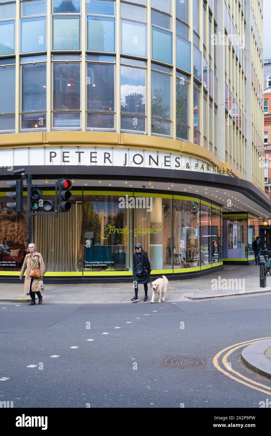 Grandi magazzini Peter Jones & Partners all'angolo tra Kings Road e Sloane Square, Chelsea, Londra, Regno Unito Foto Stock