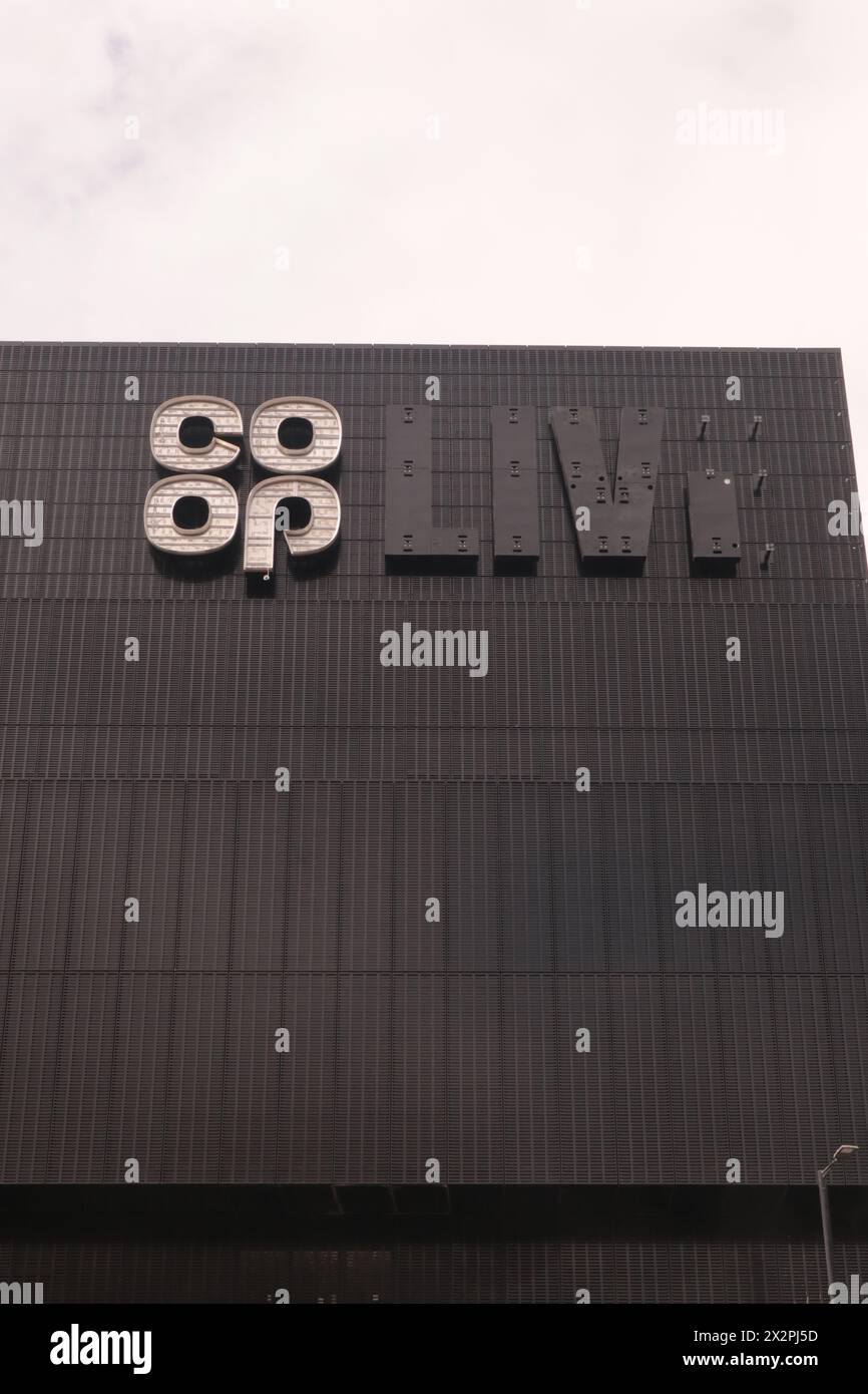 Manchester Inghilterra Regno Unito 23 aprile 2024 l'arena di intrattenimento al coperto Co Op Live. La sede avrebbe dovuto aprire ufficialmente il 24 aprile 2024, ma i ritardi nell'allestimento dei sistemi elettrici hanno ritardato l'apertura ufficiale. Peter Kay avrebbe dovuto esibirsi nella serata di apertura formale Rock Astley si è esibito con una capacità ridotta il sabato 20 aprile 2024 come parte dei processi di test il locale è visto in alcuni ambienti come controverso in quanto sarà un rivale dell'altro grande luogo di intrattenimento a Manchester, l'AO Arena, e possibilmente portarsi via da piccoli locali di musica dal vivo, è la più grande Foto Stock Manchester Inghilterra Regno Unito 23 aprile 2024 l'arena di intrattenimento al coperto Co Op Live. La sede avrebbe dovuto aprire ufficialmente il 24 aprile 2024, ma i ritardi nell'allestimento dei sistemi elettrici hanno ritardato l'apertura ufficiale. Peter Kay avrebbe dovuto esibirsi nella serata di apertura formale Rock Astley si è esibito con una capacità ridotta il sabato 20 aprile 2024 come parte dei processi di test il locale è visto in alcuni ambienti come controverso in quanto sarà un rivale dell'altro grande luogo di intrattenimento a Manchester, l'AO Arena, e possibilmente portarsi via da piccoli locali di musica dal vivo, è la più grande Foto Stock