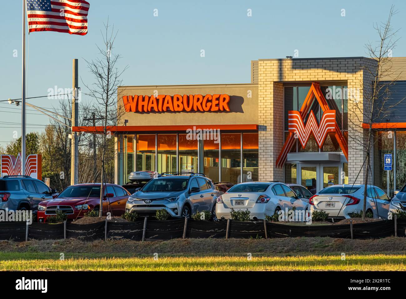 Ristorante fast food Whataburger con hamburger al tramonto a Snellville, Georgia. (USA) Foto Stock