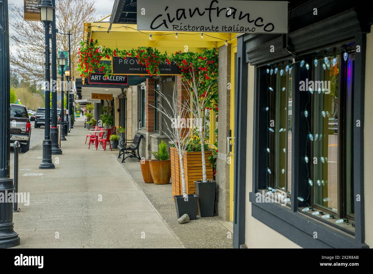 Negozi lungo Railroad Avenue nella città di Snoqualmie nello stato di Washington, Stati Uniti. Foto Stock