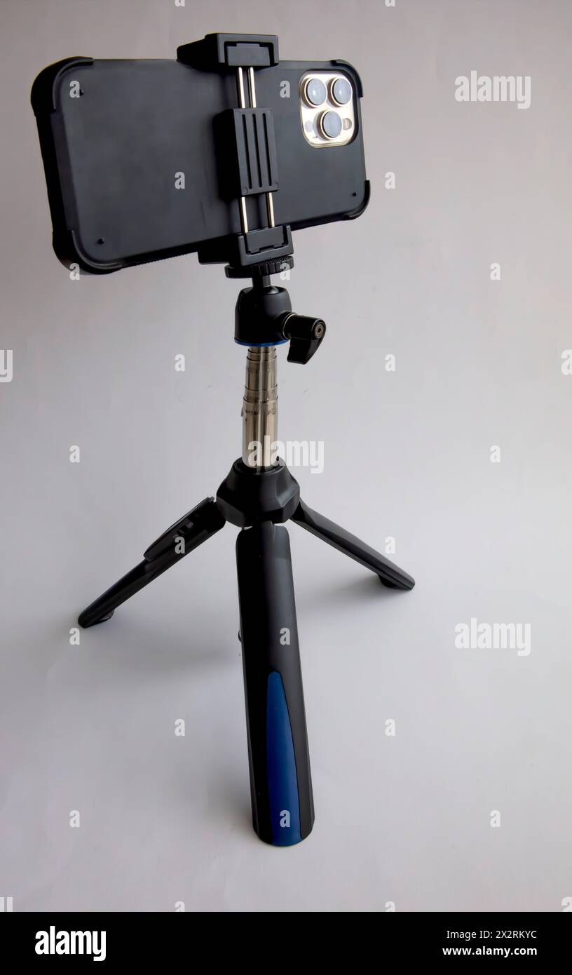 Smartphone su un cavalletto Foto Stock