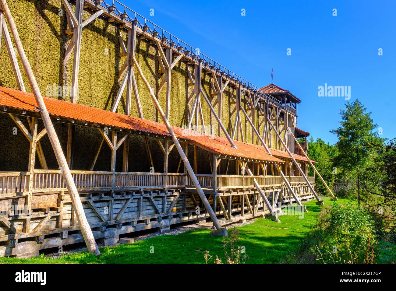 Germania, Assia, Bad Sooden-Allendorf, esterno della torre di laurea in estate Foto Stock