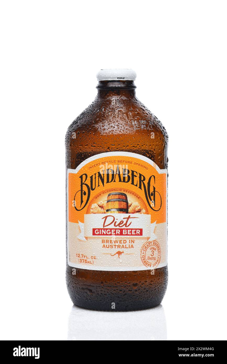 IRVINE, CALIFORNIA - 22 aprile 2024: Una bottiglia di Bundaberg Diet Ginger Beer. Foto Stock