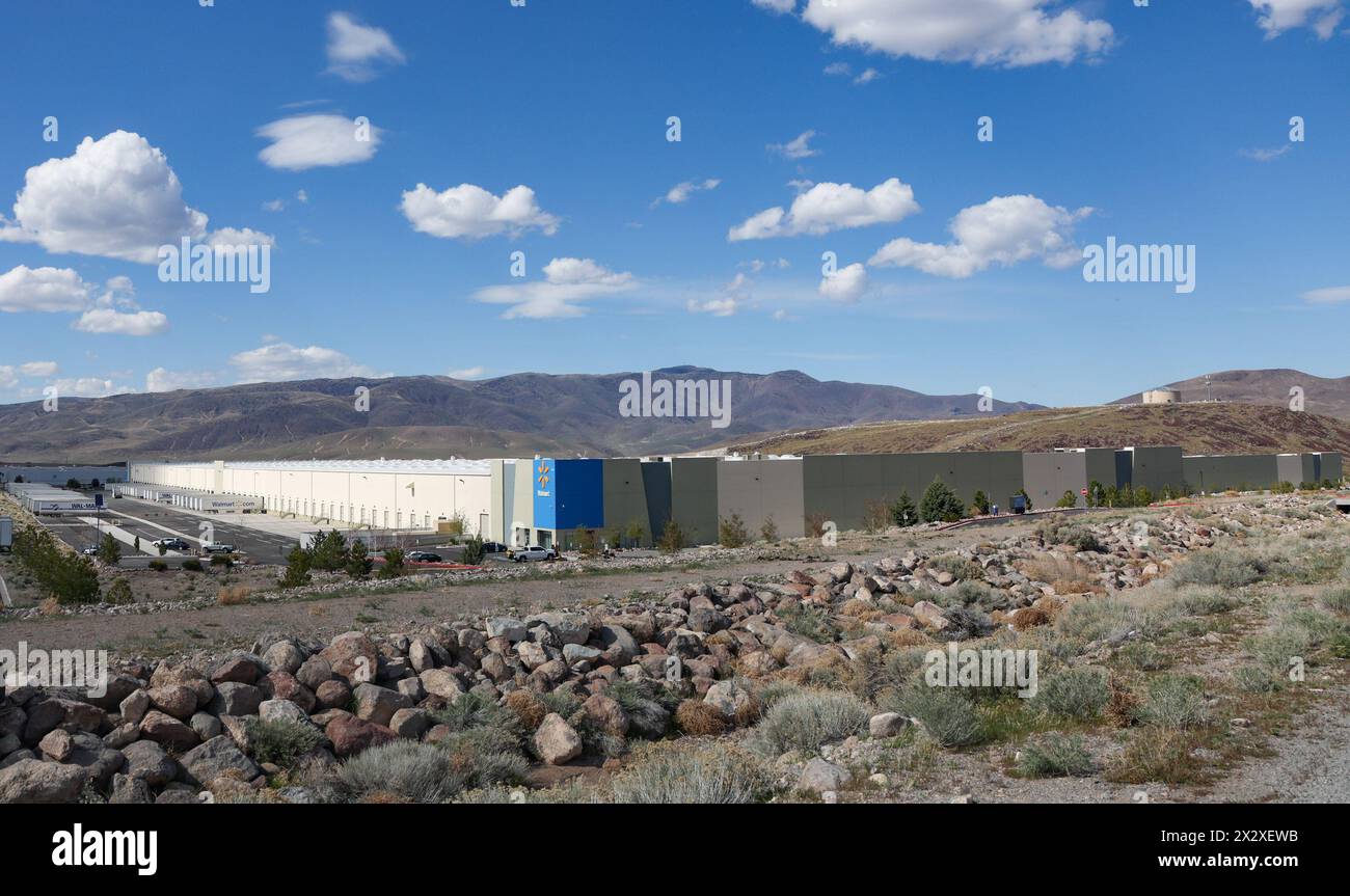 Sparks, Nevada, Stati Uniti. 19 aprile 2024. Vista generale di un centro di evasione Walmart. Il centro di evasione Walmart aiuta i venditori a memorizzare, gestire e spedire i loro prodotti. I centri di evasione Walmart sono simili a quelli di Amazon Fulfillment by Amazon per rimanere competitivi. (Credit Image: © Gabe Ginsberg/SOPA Images via ZUMA Press Wire) SOLO PER USO EDITORIALE! Non per USO commerciale! Foto Stock