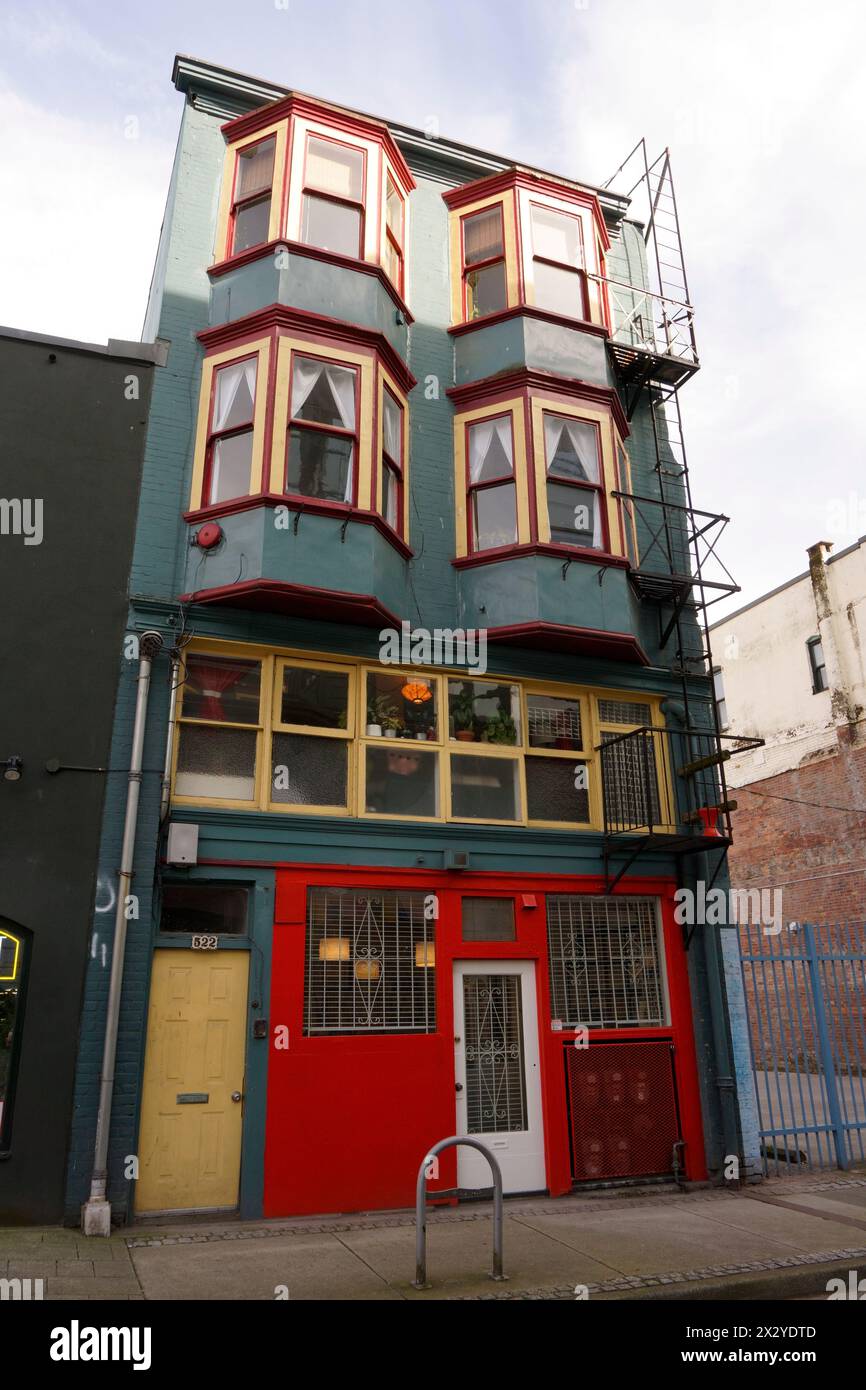 Edificio storico colorato in Shanghai Alley, Chinatown, Vancouver, BC, Canada Foto Stock