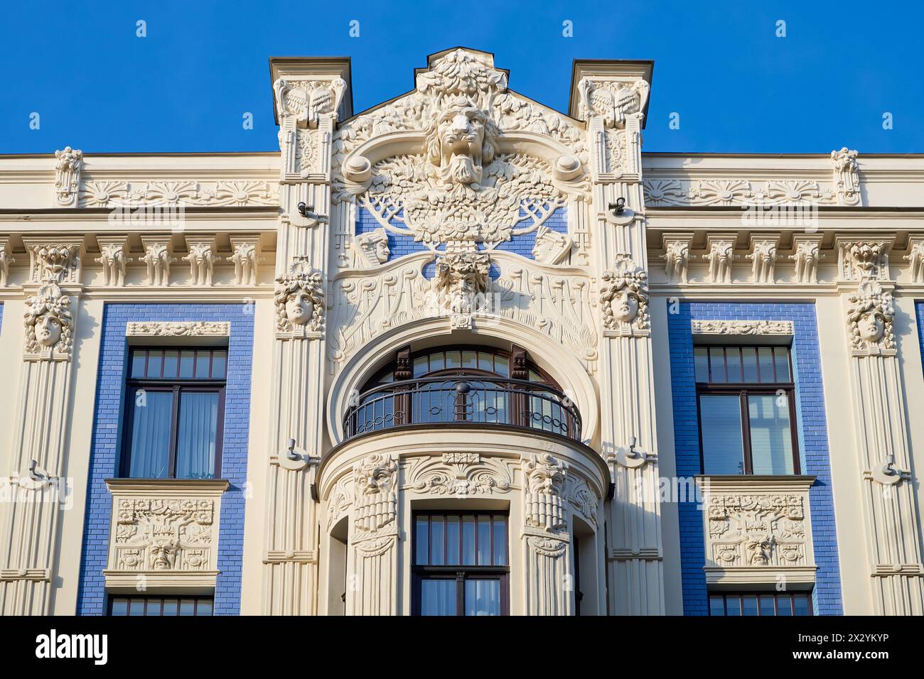 Attrazione turistica lettone - architettura Art Nouveau, facciata di edifici della città di riga, Lettonia. Foto Stock