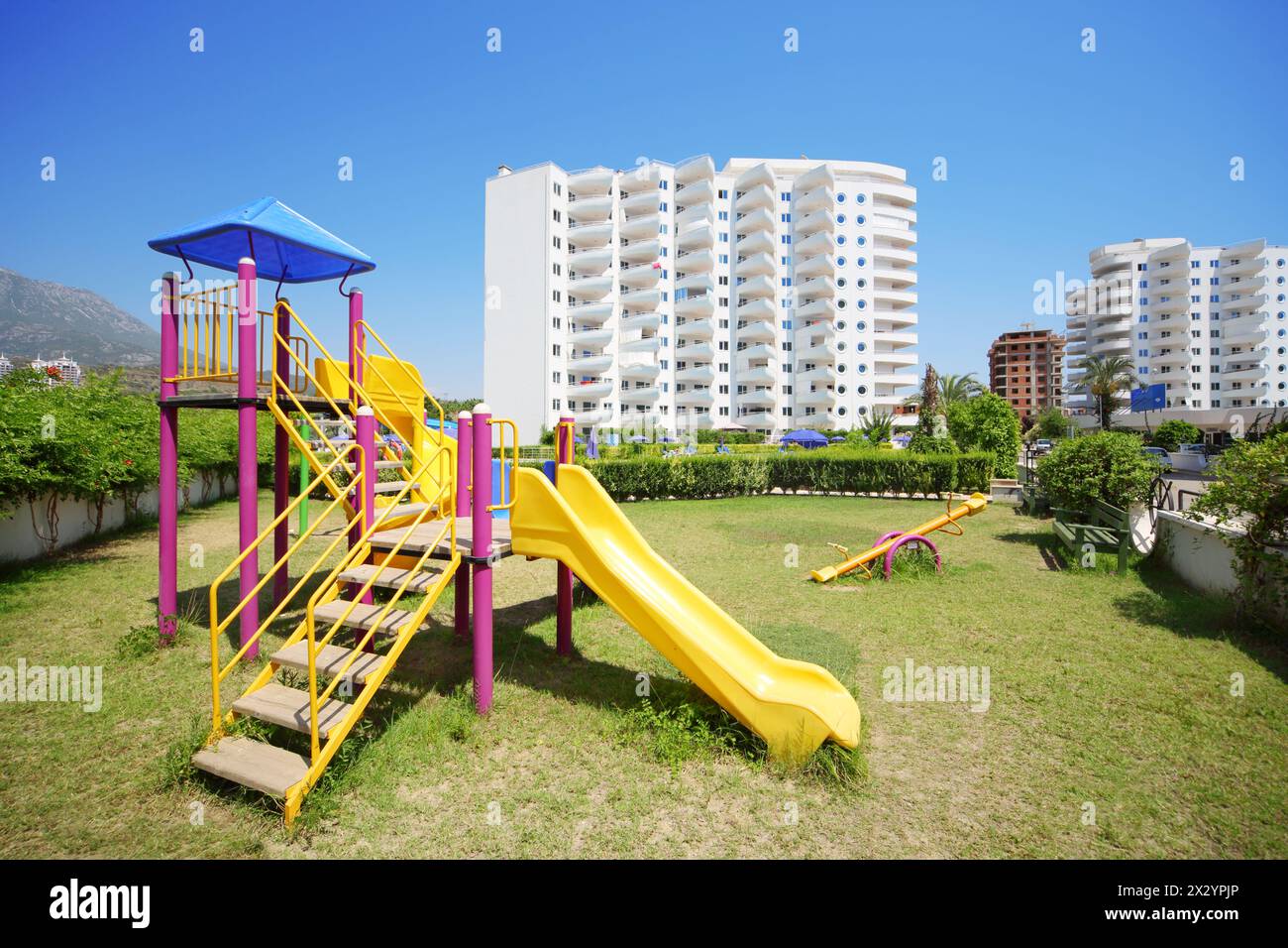 ALANYA - 5 LUGLIO: Playground in My Marine Residence, il 5 luglio 2012 ad Alanya, Turchia. L'area totale del complesso residenziale My Marine Residence è di 45 000 Foto Stock