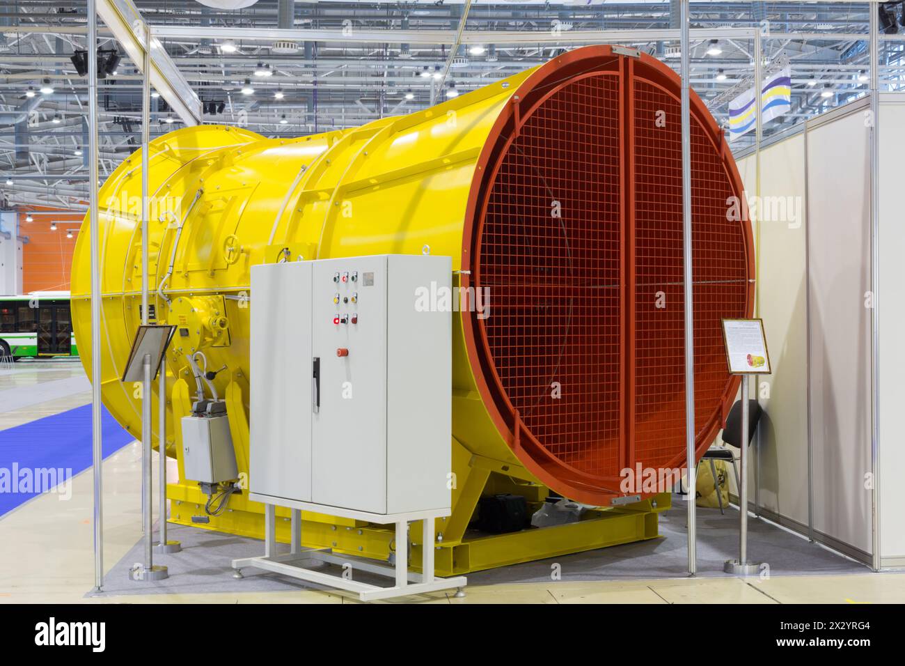 Grande unità di trattamento dell'aria con pannello di controllo all'esposizione Foto Stock