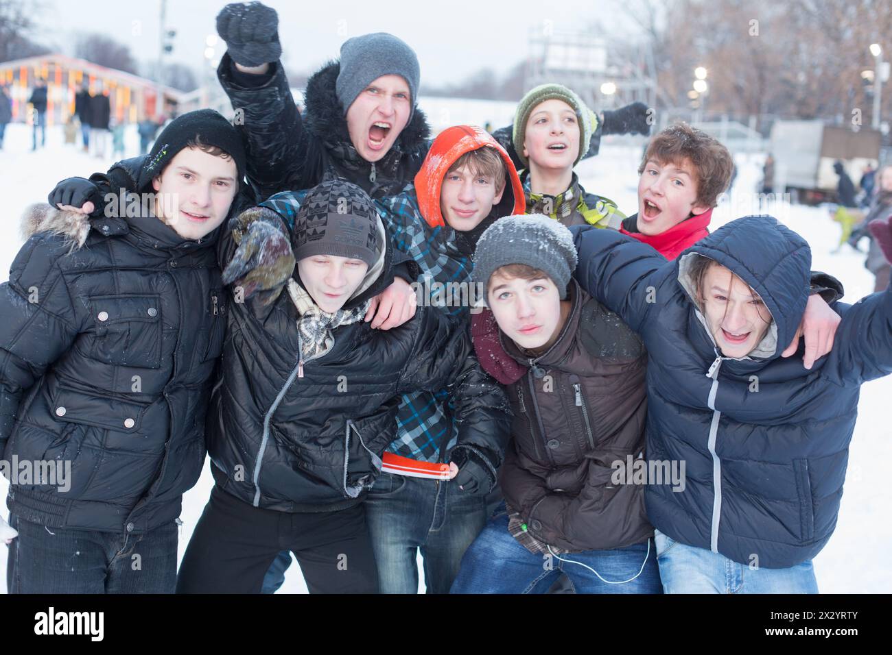 MOSCA - 9 dicembre: Un gruppo di persone che si divertono nel Parco centrale della Cultura e del riposo prende il nome da Maxim Gorky il 9 dicembre 2012 a Mosca, Russia. La p Foto Stock