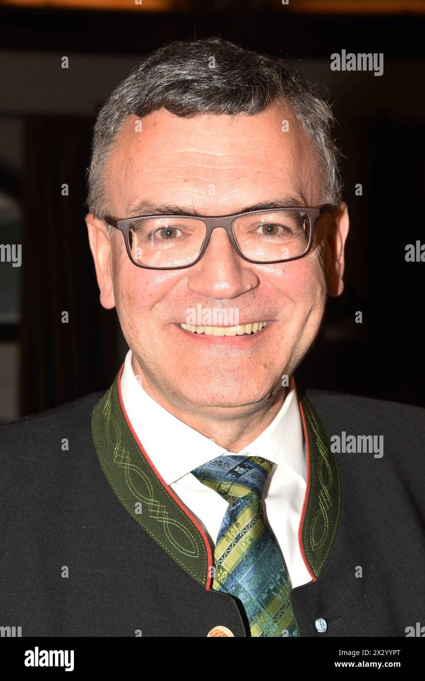 Dr. Florian Herrmann, MDL, Leiter der Bayer. Staatskanzlei und Staatsminister Muenchen 23.04.2024 Hofbraeuhaus -Hofbraeu Maibock Anstich Muenchen *** Dr. Florian Herrmann, MDL, capo della Cancelleria di Stato bavarese e ministro di Stato Monaco di Baviera 23 04 2024 Hofbraeuhaus Hofbraeu Maibock che ha intercettato Monaco di Baviera Foto Stock