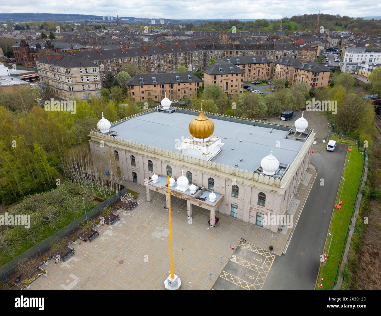 Vista aerea del tempio Gurdwara Guru Granth Sahib Sikh di Glasgow a Pollokshields, Glasgow, Scozia, Regno Unito Foto Stock