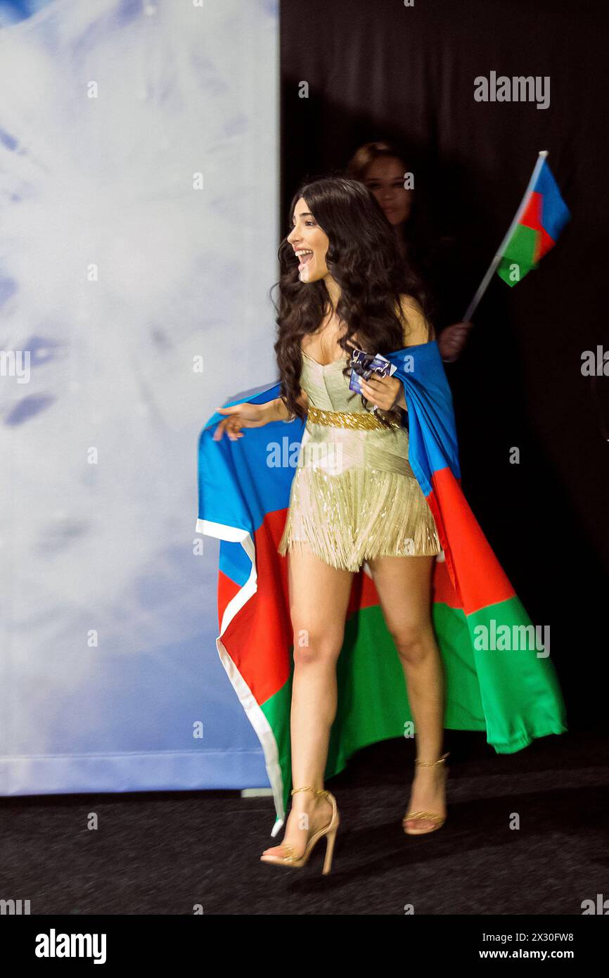 ESC 2016: Die 10 Sieger des ersten semi finales Stockholm, Schweden. 10) mai 2016. Samra Wird mit Miracle für Aserbaidschan ins finale einziehen. Stockholm Globe Arena Sweden *** ESC 2016 i 10 vincitori della prima semifinale Stoccolma, Svezia 10 maggio 2016 Samra parteciperà alla finale con Miracle per l'Azerbaigian Stockholm Globe Arena Sweden Foto Stock
