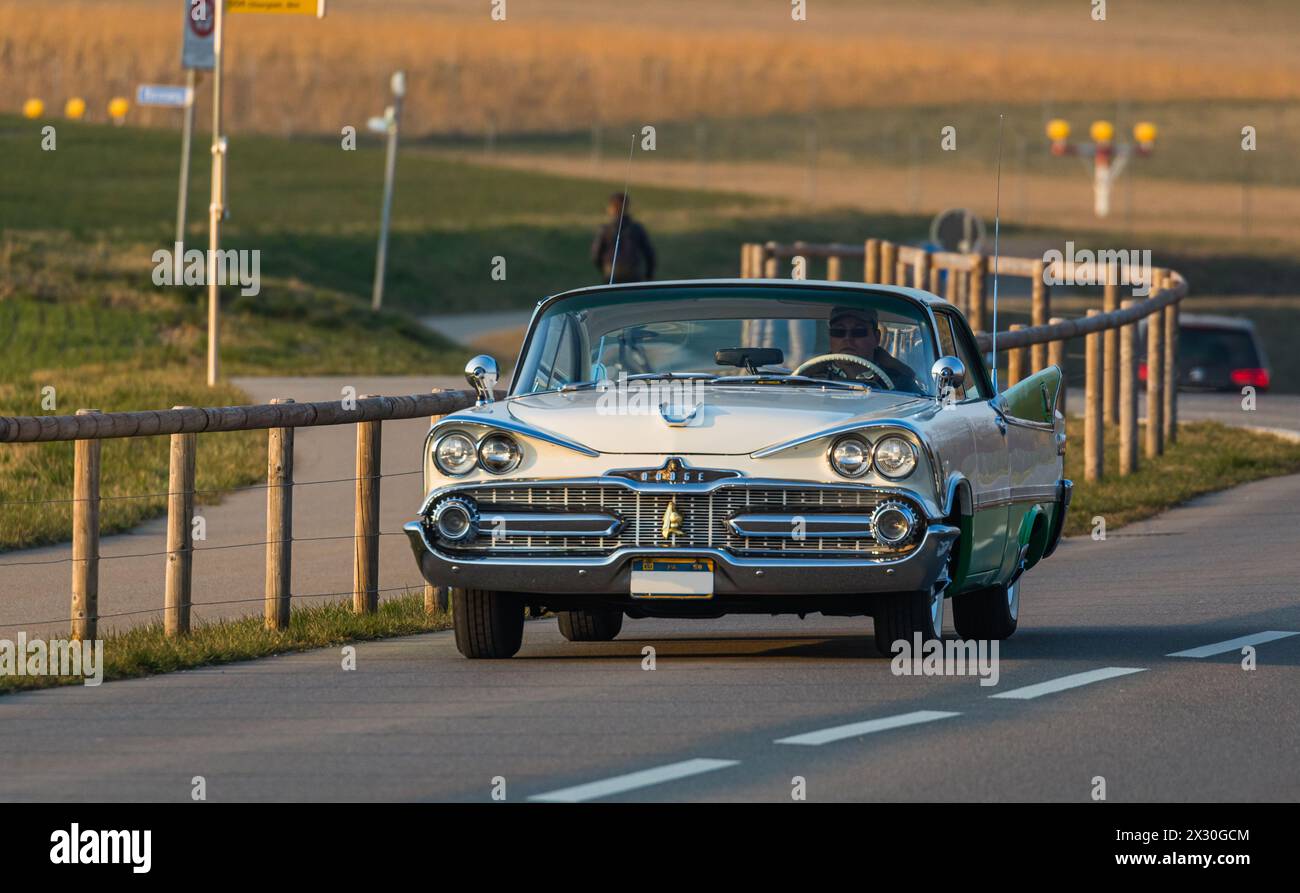 Ein Dodge Costum Royal, welcher im ZeitRaum 1955-1959 produziert wurde. Es War ein Oberklassewagen, heute ein Oldtimer. (Oberglatt, Schweiz, 19.03.202 Foto Stock