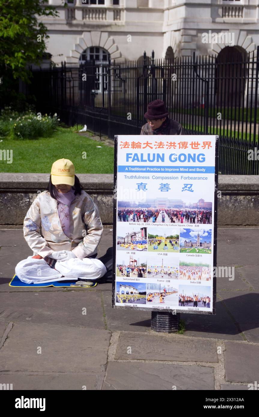 Protesta contro la persecuzione del movimento spirituale Falun Gong Foto Stock