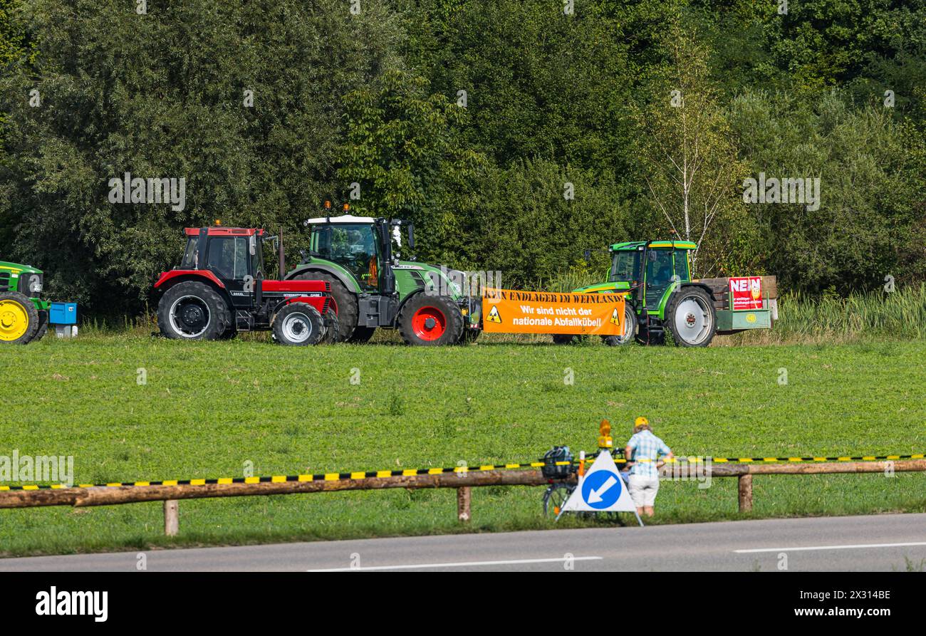 Auch Bauern haben sich dem protesta angeschlossen. Jedoch sind sie eher gegen den Standort Region Zürcher Weinland, welche ein Standort für ein nuklear Foto Stock