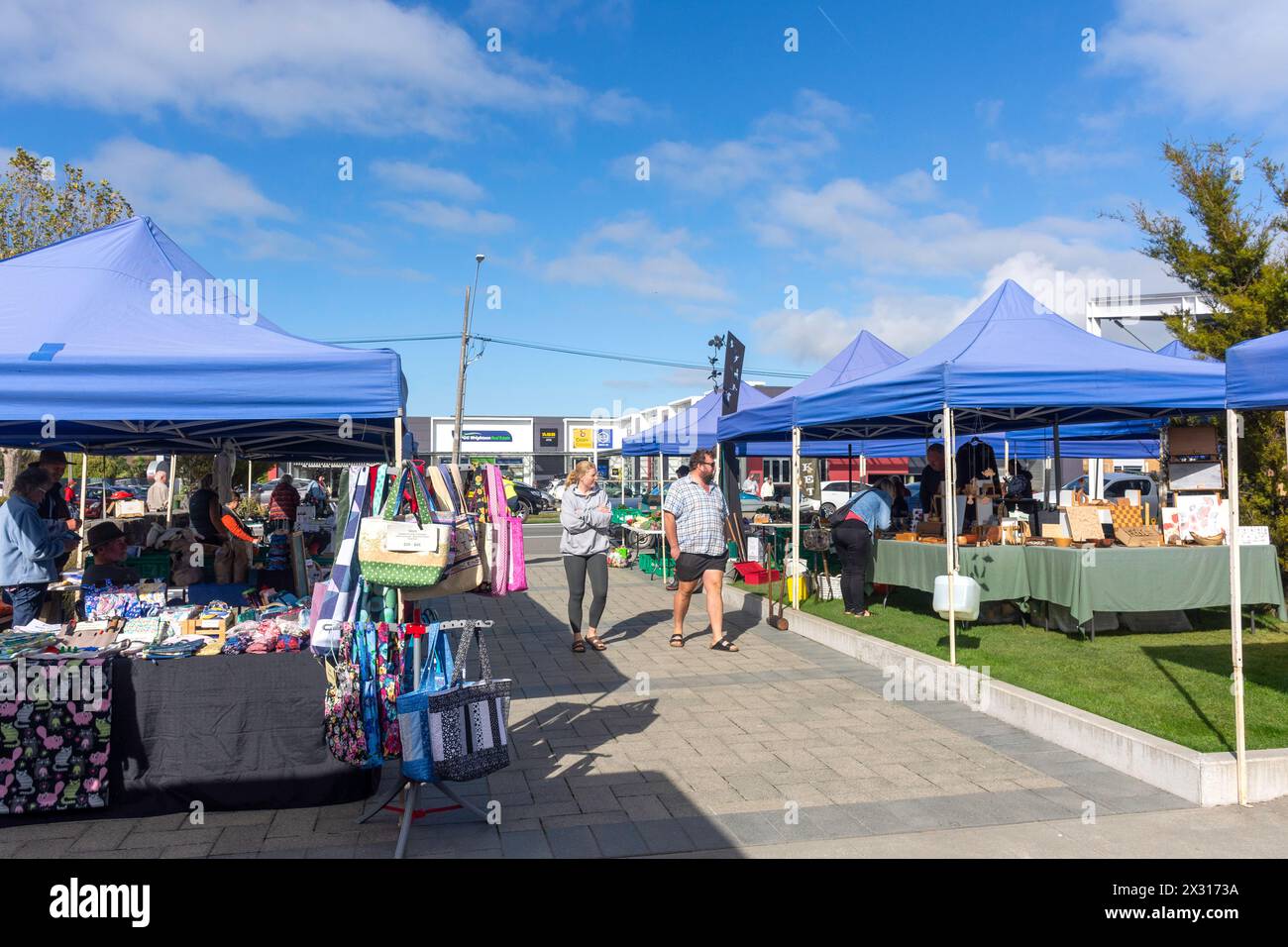 Bancarelle Lincoln Farmers & Craft Market, Meyenberg Square, Gerald Street, Lincoln, Canterbury, isola del Sud, nuova Zelanda Foto Stock