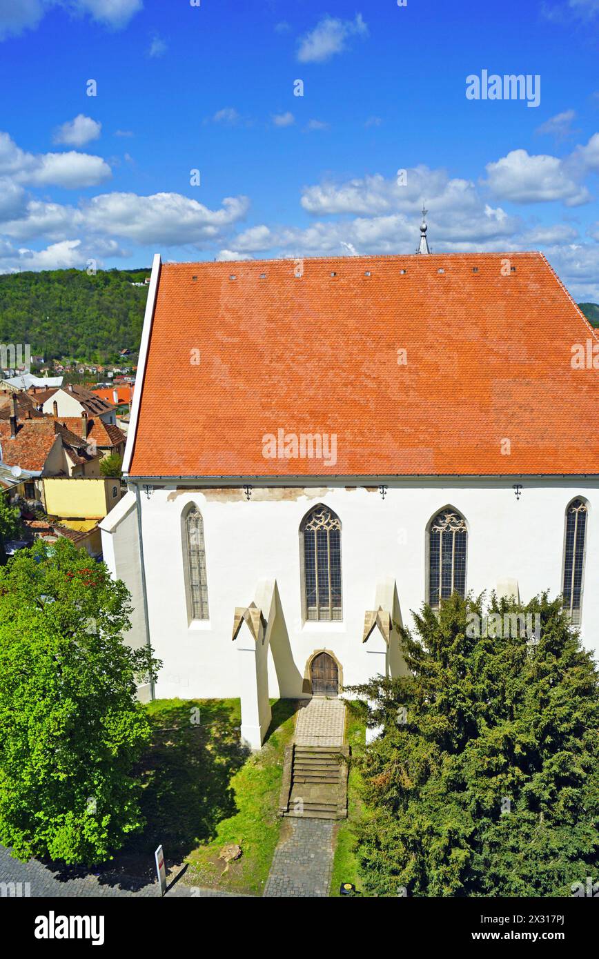 Monastero Сhurch nella parte alta della città vecchia di Sighisoara - vista dalla Torre dell'orologio (Transilvania, Romania) Foto Stock