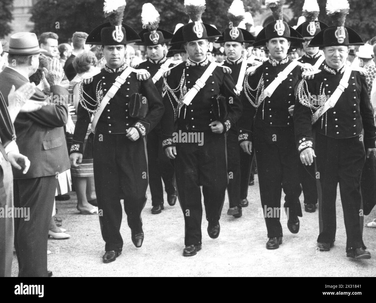 Polizia, Italia, Carabinieri,durante la visita del Presidente Antonio segni a Monaco di Baviera, luglio 1963, ULTERIORI-DIRITTI-CLEARANCE-INFO-NON-DISPONIBILI Foto Stock