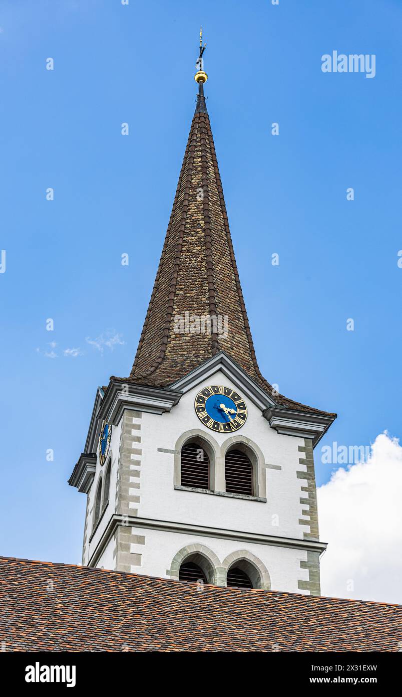 Kirchturm der evangelischen Kirche von Diessenhofen am Hochrhein. (Diessenhofen, Schweiz, 25.05.2022) Foto Stock