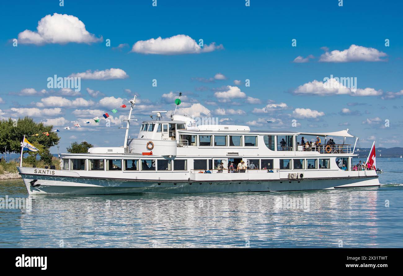 Die MS Säntis der Schweizerischen Bodensee Schifffahrt fährt in den Hafen von Romanshorn im Kanton Thurgau ein. (Romanshorn, Svizzera, 21.08.2023) Foto Stock