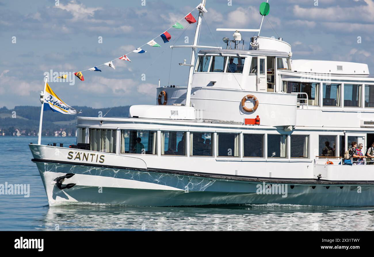 Die MS Säntis der Schweizerischen Bodensee Schifffahrt fährt in den Hafen von Romanshorn im Kanton Thurgau ein. (Romanshorn, Svizzera, 21.08.2023) Foto Stock