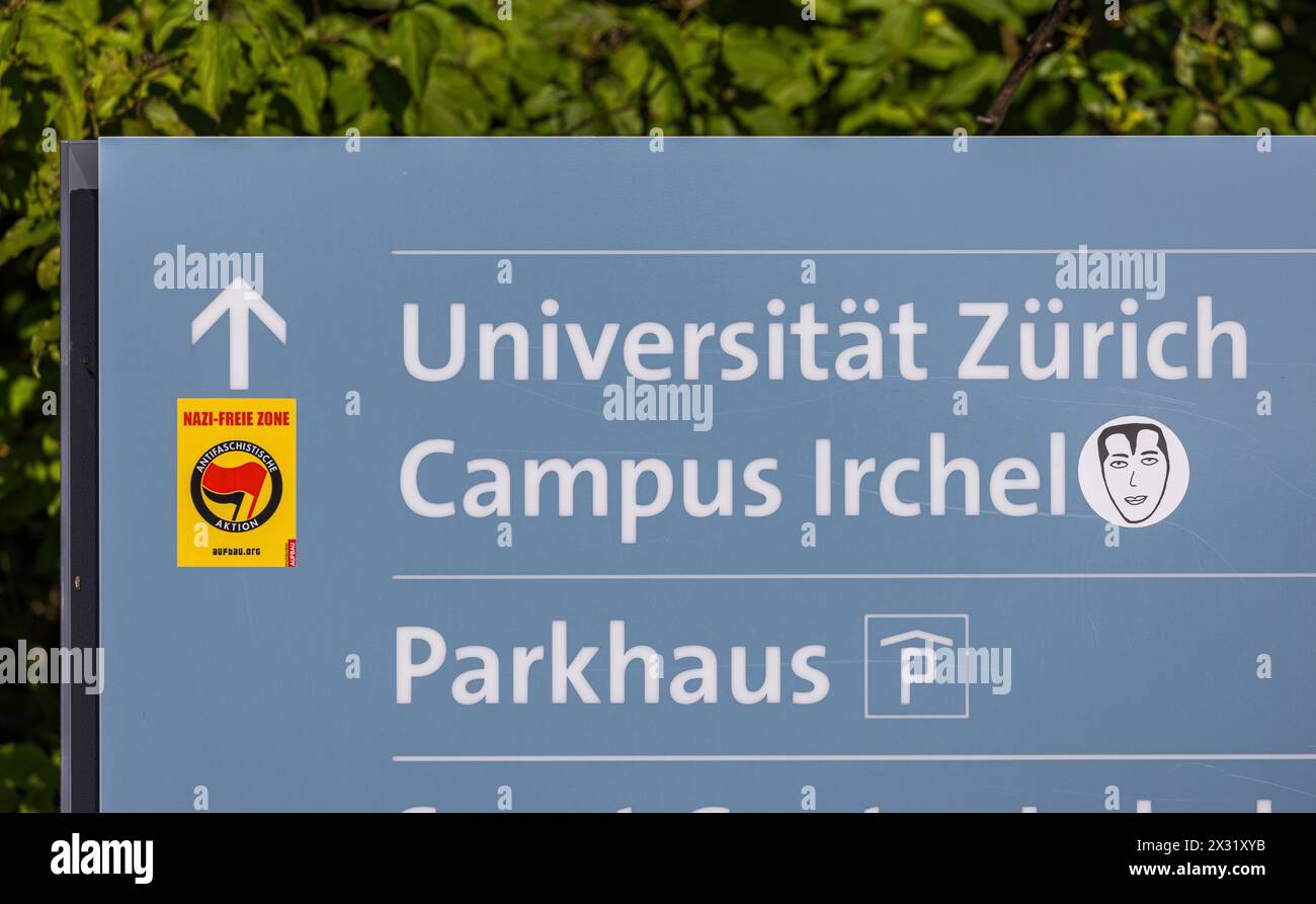 Auf einem Weg der Universität Zürich, Campus Irchel haben einige Personen aus dem politisch linksextremen Spektrum einen Kleber angebracht, welcher BE Foto Stock