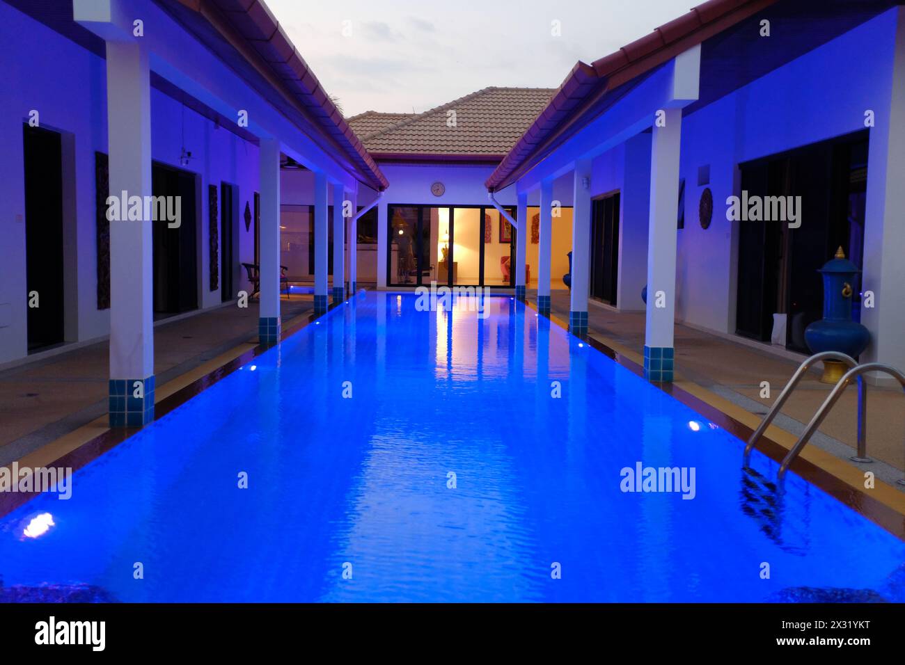 Una bella piscina a Phuket, Thailandia Foto Stock