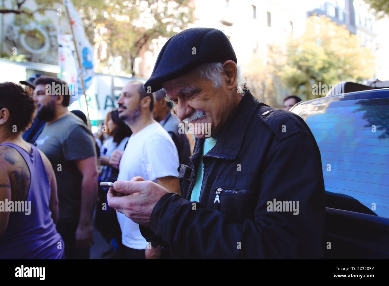 Buenos Aires, Argentina. 23 aprile 2024. I manifestanti si riuniscono al Congresso Nazionale per protestare contro i tagli al bilancio alle università pubbliche in Argentina ( credito: Néstor J. Beremblum/Alamy Live News Foto Stock