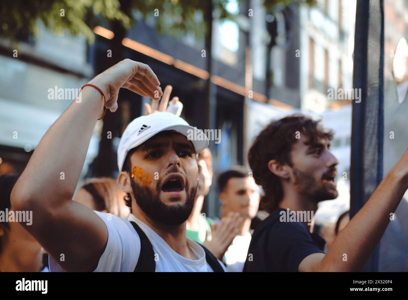 Buenos Aires, Argentina. 23 aprile 2024. I manifestanti si riuniscono al Congresso Nazionale per protestare contro i tagli al bilancio alle università pubbliche in Argentina ( credito: Néstor J. Beremblum/Alamy Live News Foto Stock