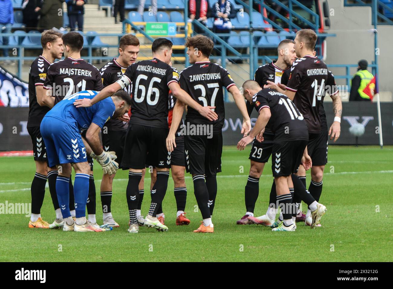 2023.12.17 Cracovia, Polonia calcio fortuna 1 Liga 23/24, Wisla Cracovia - Polonia Warszawa op: Polonia Warszawa team prima della partita (druzyna przed mec Foto Stock
