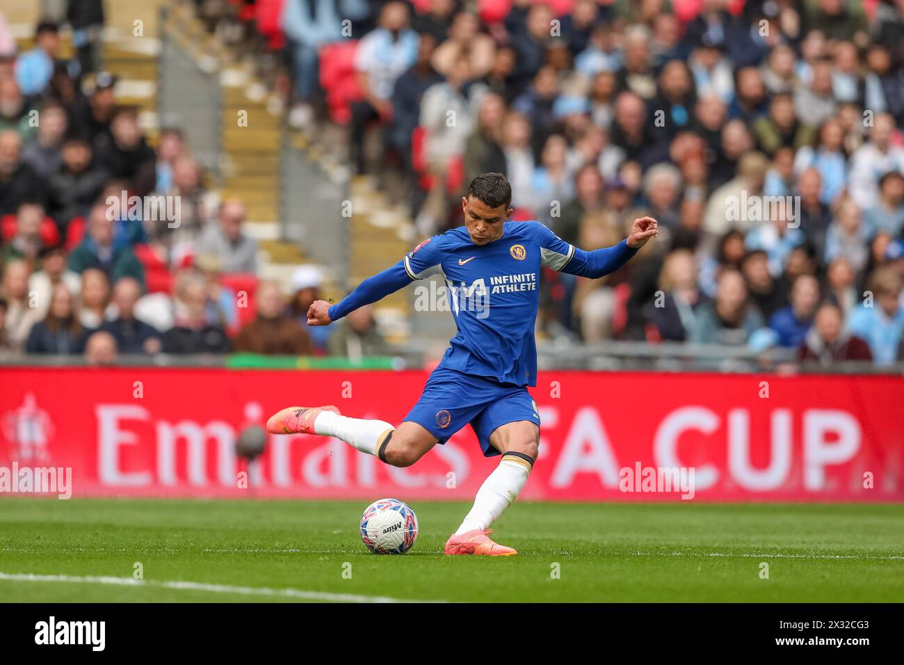 Thiago Silva di Chelsea- Manchester City contro Chelsea, la semifinale della Coppa degli Emirati Arabi, Wembley Stadium, Londra, Regno Unito - 20 aprile 2024 Foto Stock