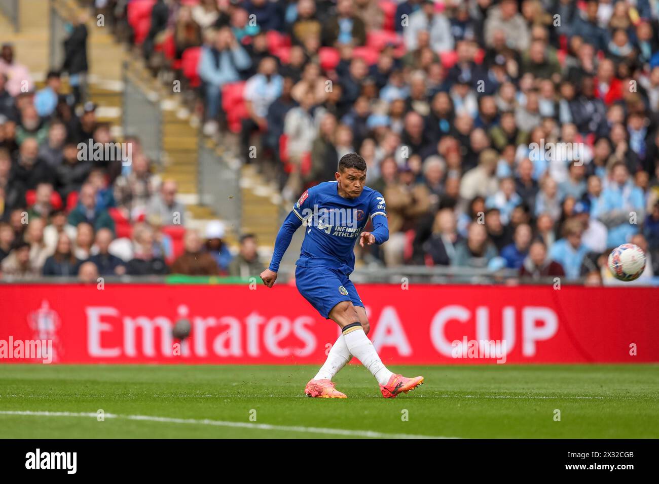 Thiago Silva di Chelsea- Manchester City contro Chelsea, la semifinale della Coppa degli Emirati Arabi, Wembley Stadium, Londra, Regno Unito - 20 aprile 2024 Foto Stock