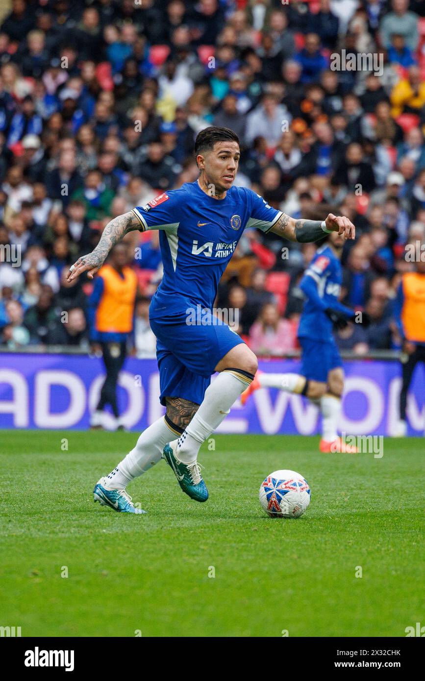 Enzo Fernendez di Chelsea- Manchester City contro Chelsea, la semifinale della Coppa degli Emirati, Wembley Stadium, Londra, Regno Unito - 20 aprile 2024 Foto Stock