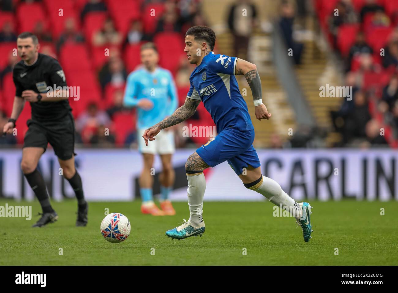 Enzo Fernendez di Chelsea- Manchester City contro Chelsea, la semifinale della Coppa degli Emirati, Wembley Stadium, Londra, Regno Unito - 20 aprile 2024 Foto Stock