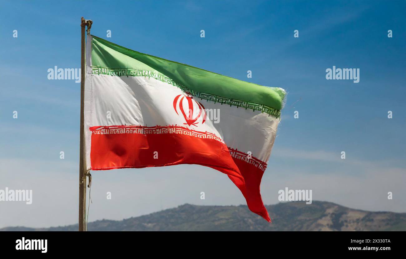 Fahne, Die Nationalfahne von Iran flattert im Wind Foto Stock