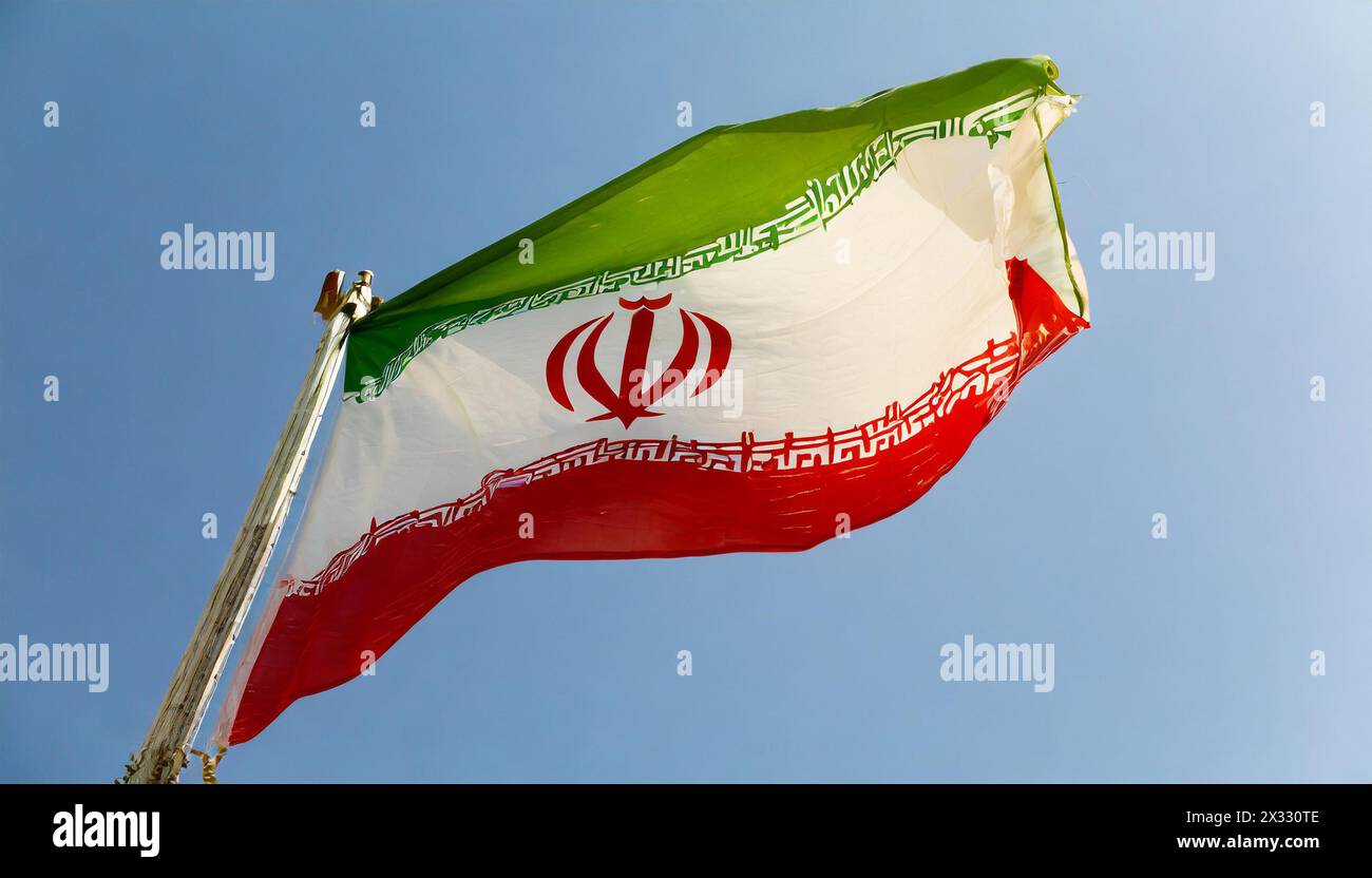 Fahne, Die Nationalfahne von Iran flattert im Wind Foto Stock