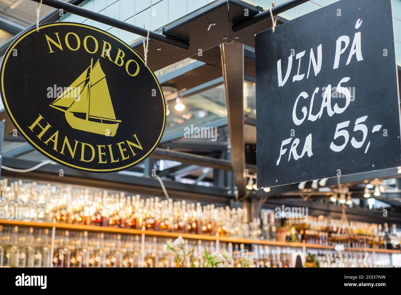 Copenaghen, Danimarca - 5 aprile 2024: Negozio Noorbohandelen nel mercato coperto di Torvehallerne. Foto Stock