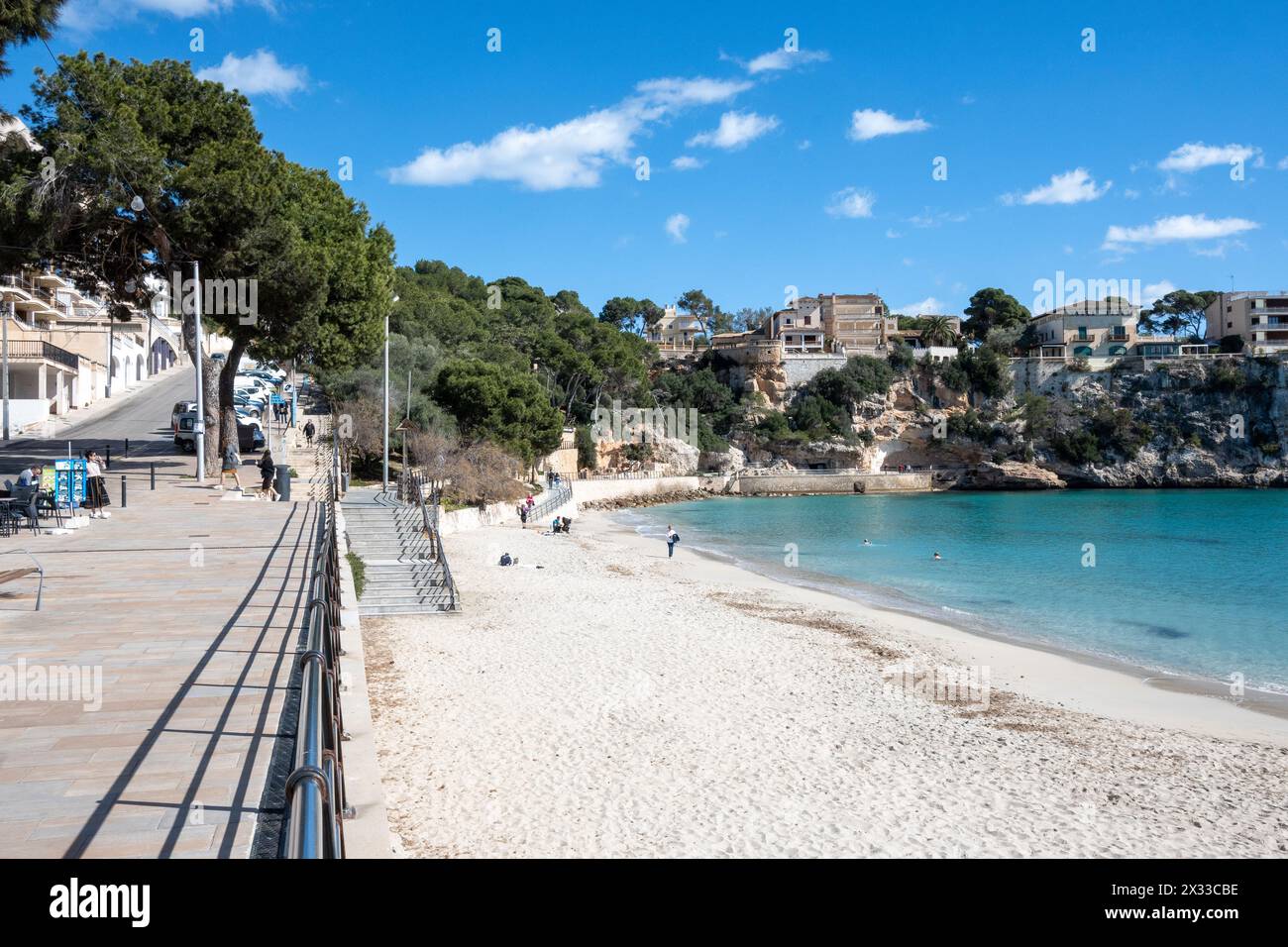 Maiorca, Isole Baleari, Spagna, Platja de Portocristo è una spiaggia di sabbia bianca nel centro di Porto Cristo, solo editoriale. Foto Stock