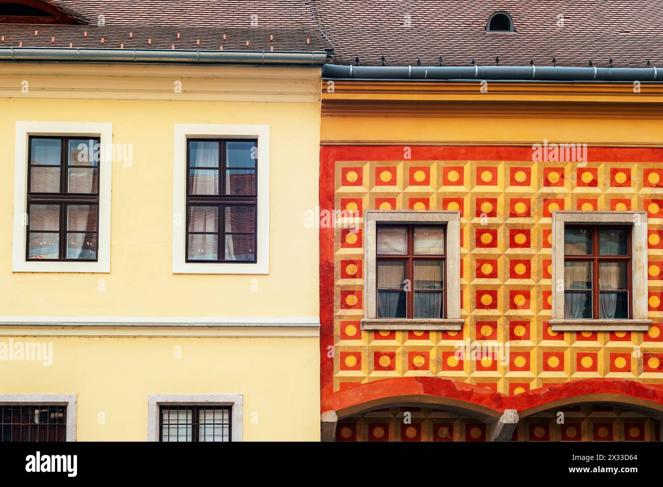 Facciate colorate di edifici nella citta' vecchia di Buda. Budapest, Ungheria. Foto Stock