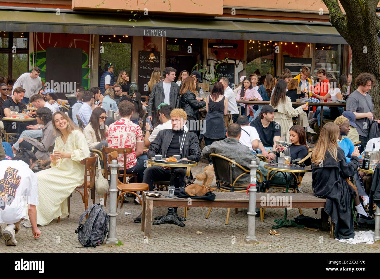 La Maison, Cafe am Paul-Lincke-Ufer a Kreuzberg, Frühling, Berlino Foto Stock
