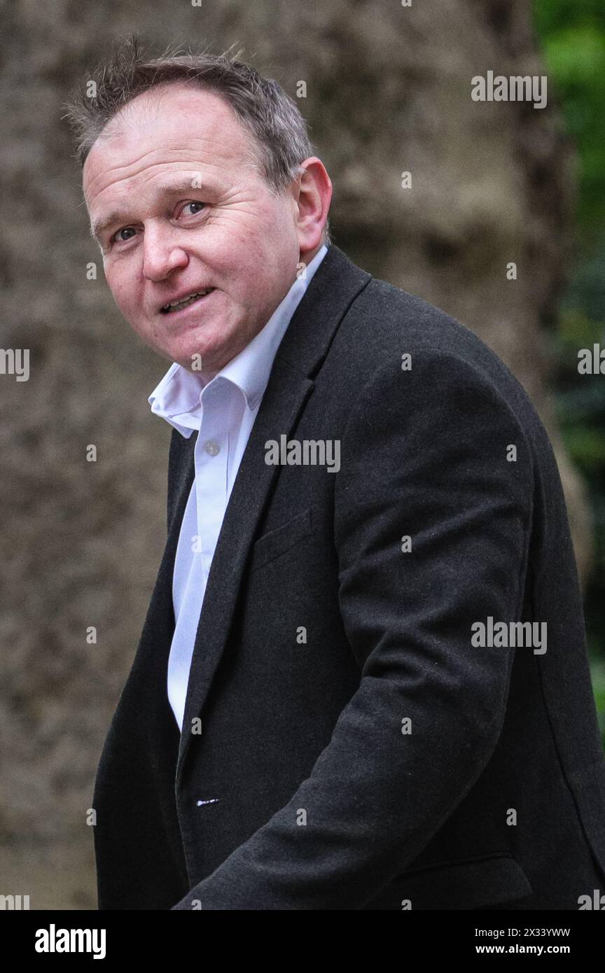 Londra, Regno Unito. 24 aprile 2024. George Eustice, deputato, ex Segretario dell'ambiente, è visto a Downing Street nel suo pomeriggio. Crediti: Imageplotter/Alamy Live News Foto Stock