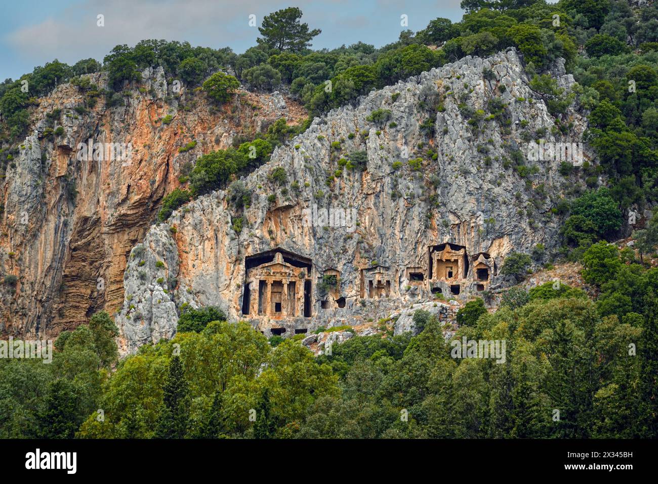 Tombe reali di Licia scolpite nella roccia, presso la popolare destinazione turistica di Dalyan, provincia di Mugla, Turchia Foto Stock