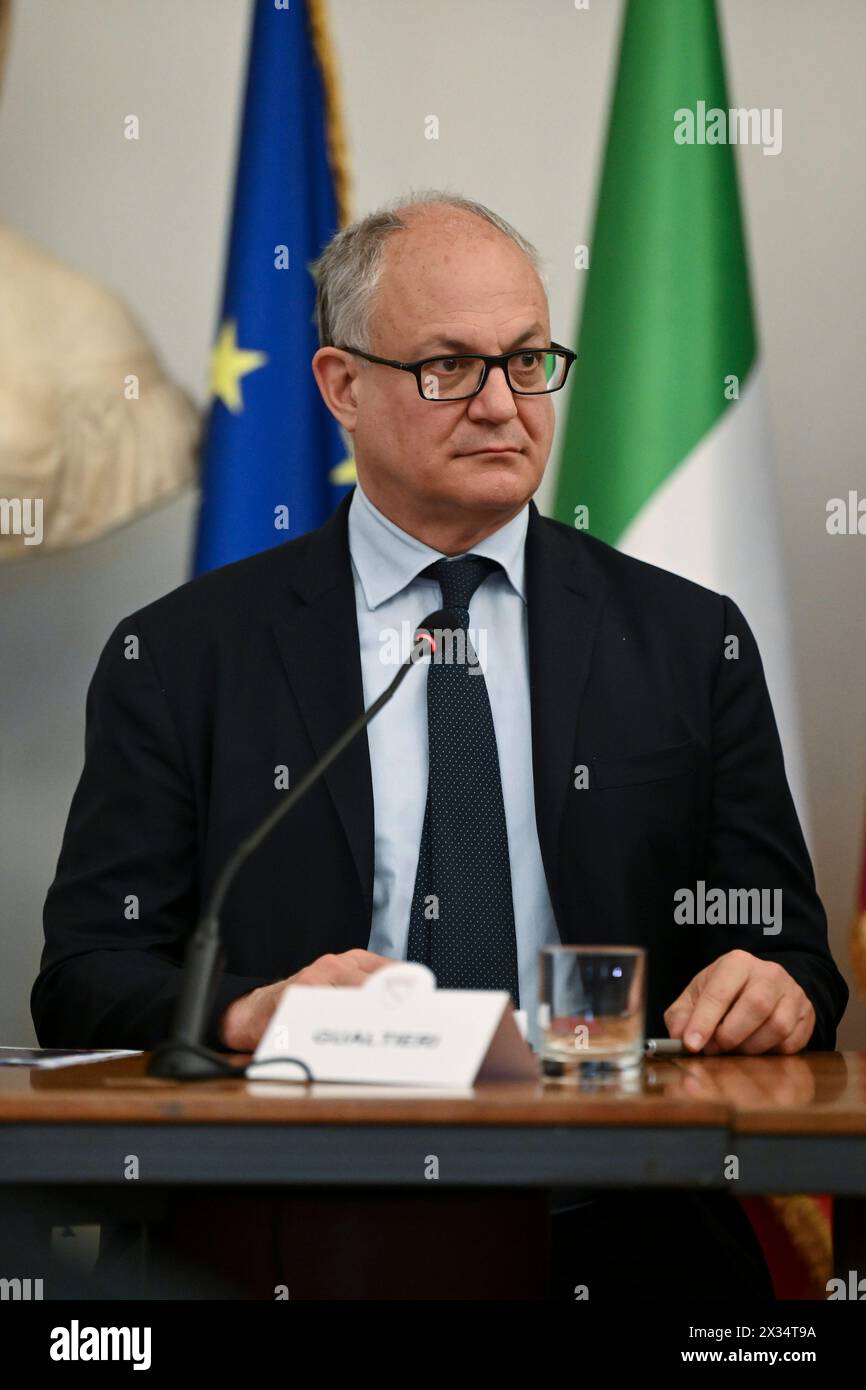 Roma, Italia. 24 aprile 2024. Roberto Gualtieri presenterà la 14a edizione di Rock in Roma 2024 durante una conferenza stampa nella sala della Protomoteca, Campidoglio, a Roma, il 24 aprile, 2024. (foto di Domenico Cippitelli/NurPhoto) credito: NurPhoto SRL/Alamy Live News Foto Stock