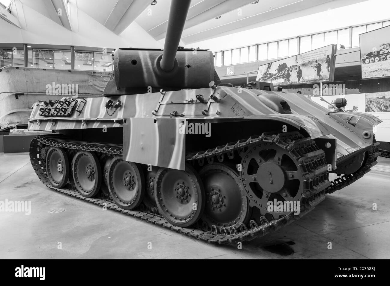 Bovington.Dorset.Regno Unito.8 agosto 2023.Un carro armato tedesco Panther del mondo due è in mostra al Tank Museum di Dorset Foto Stock